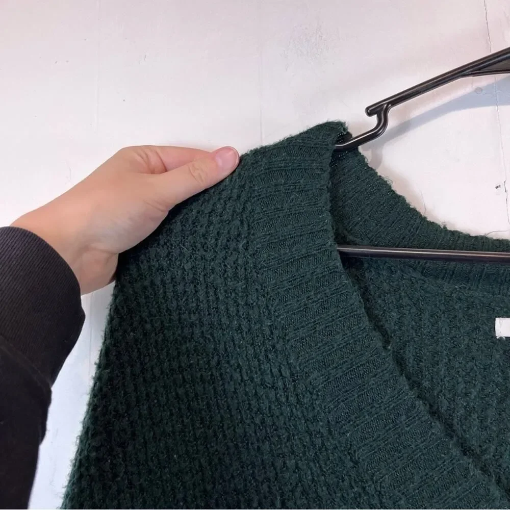 American Eagle Dark Green Oversized V-Neckline Knit Sweater Size Woman's XS